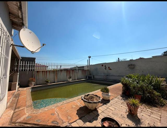 3 BEDROOM HOUSE FOR SALE IN REWLATCH